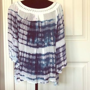 😎 3/$25 NWOT Bobeau Flowy Top